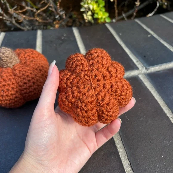 Hand Crocheted Set of 5 Rustic White & Orange Pumpkins Fall Halloween Decor! - Picture 10 of 12